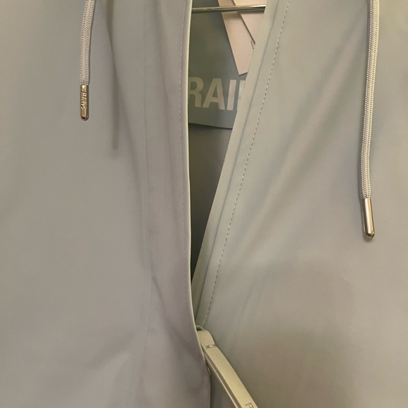 Gorgeous RAINS trench coat with string waist. Size M-Light blue. - Picture 5 of 6